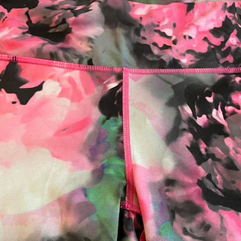 Athleta Chaturanga Bloom Capri Multi Color Crop Leggings XL Pink Black - Picture 2 of 5